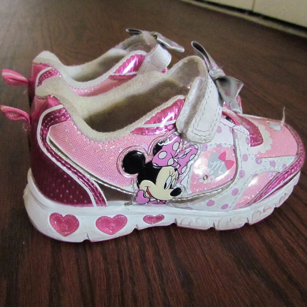 Minnie Mouse Light Up Sneakers (Size 8)
